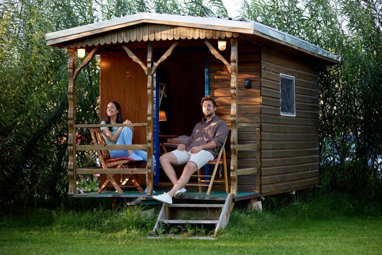 Отель Wakenitz-Camp Gross Sarau Экстерьер фото